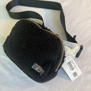 Everywhere Belt Bag Lululemon Black Sherpa Belt Bag with Gold Zipper